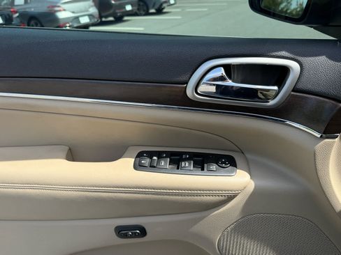 Used 2018 Jeep Grand Cherokee Limited AWD/4WD image 14