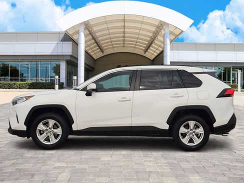 Used 2020 Toyota RAV4 XLE w/ Convenience Package image 3