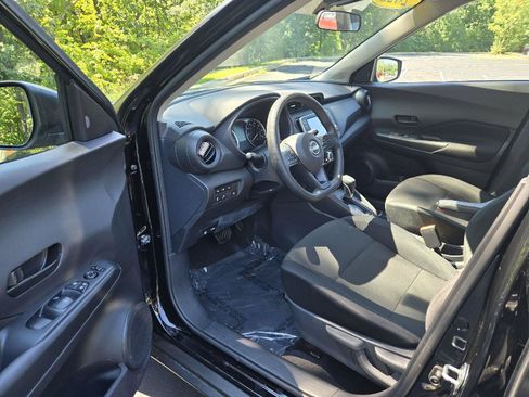 Used 2025 Nissan Kicks Play S FWD image 11