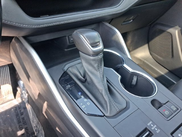 Used 2021 Toyota Highlander XLE FWD image 21