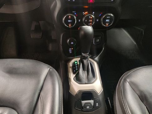 Used 2017 Jeep Renegade Limited image 8