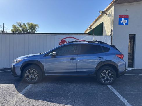 Used 2022 Subaru Crosstrek 2.5i Sport w/ Moonroof Package image 2