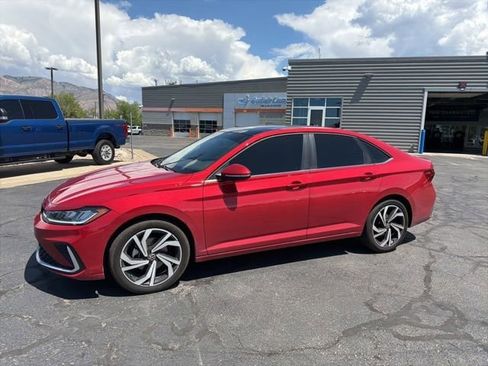 Used 2025 Volkswagen Jetta SEL FWD image 12