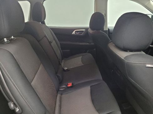 Used 2017 Nissan Pathfinder SV w/ SV Cold Weather Package AWD/4WD image 19