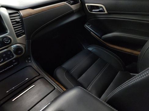 Used 2020 GMC Yukon Denali w/ Denali Premium Package image 24