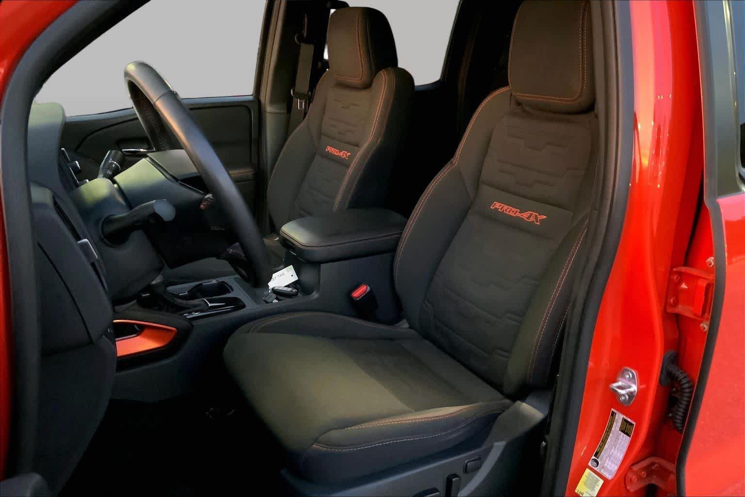 Used 2025 Nissan Frontier PRO-4X AWD/4WD image 7