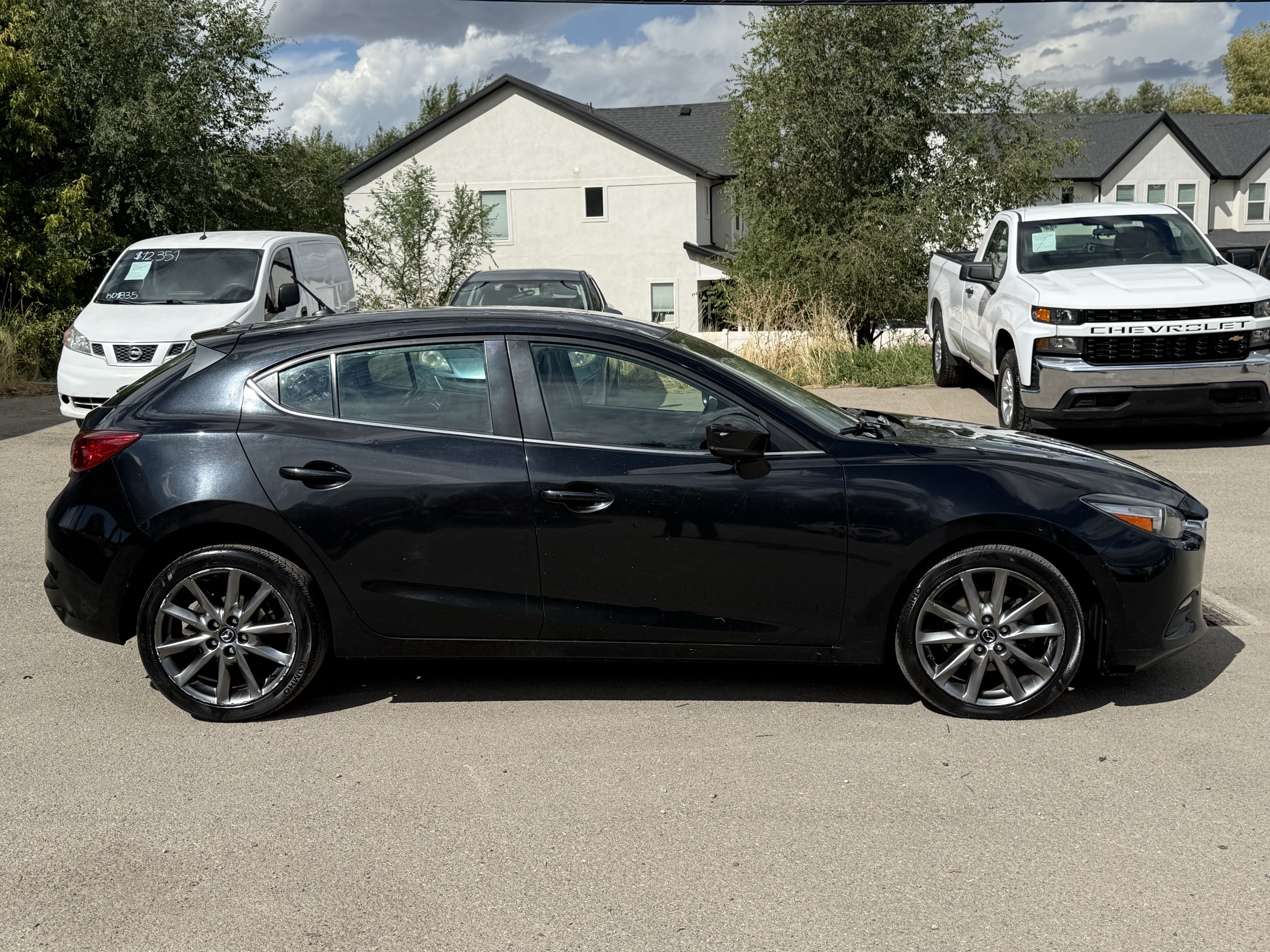 Used 2018 MAZDA MAZDA3 Touring FWD image 3