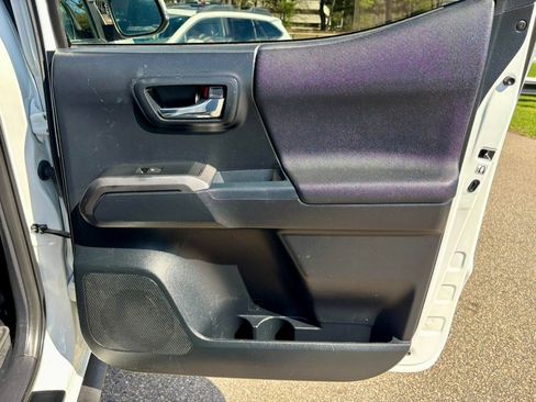 Used 2016 Toyota Tacoma TRD Sport w/ Towing Package image 20