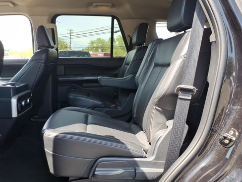 Used 2024 Ford Expedition XLT image 21