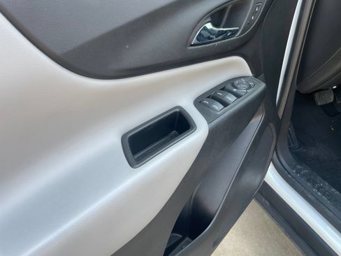 Used 2022 Chevrolet Equinox LS FWD image 19