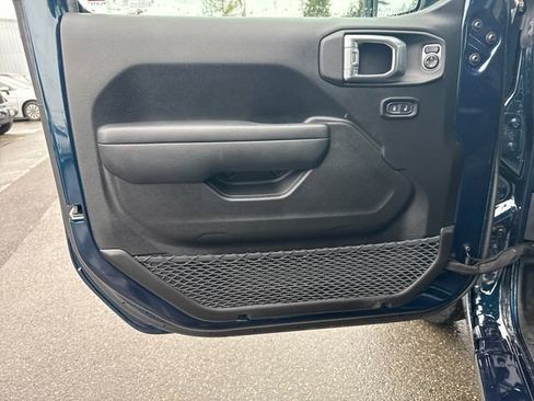 New 2025 Jeep Gladiator Sport image 15