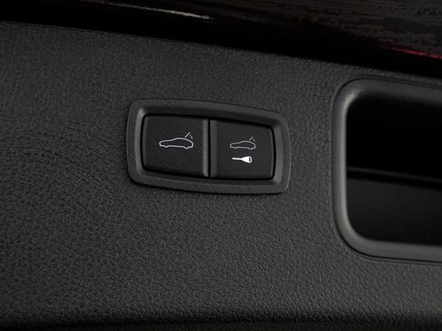 Used 2023 Porsche Macan image 12