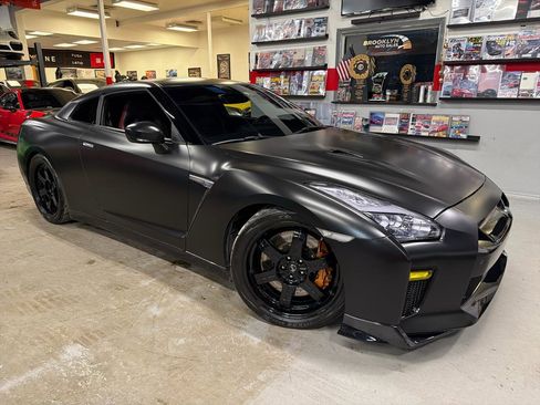 Used 2015 Nissan GT-R Black Edition image 1