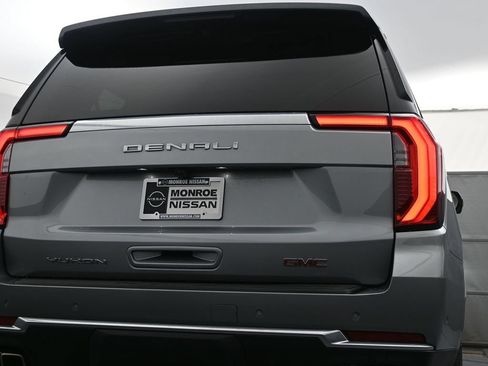 Used 2025 GMC Yukon Denali AWD/4WD image 13