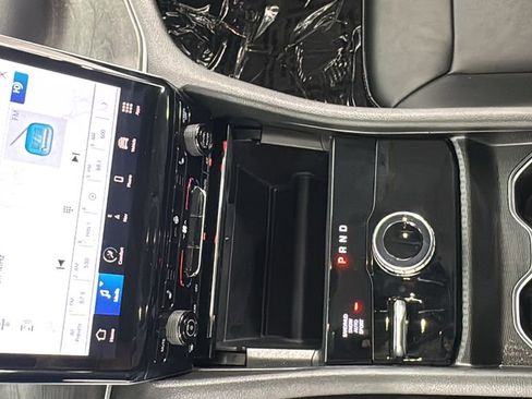 Used 2024 Jeep Grand Cherokee Limited image 29