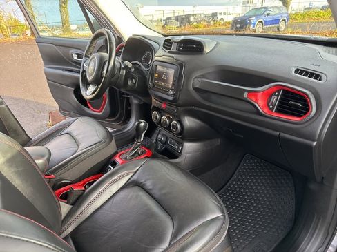 Used 2017 Jeep Renegade Trailhawk w/ Premium Trailhawk Package image 27