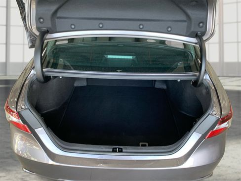 Used 2023 Toyota Camry SE image 11