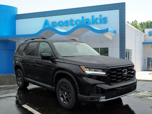 New 2025 Honda Pilot TrailSport image 1