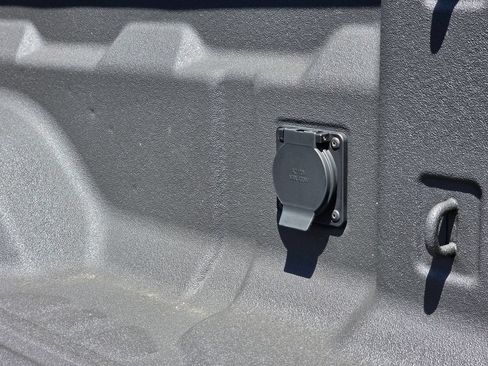 Used 2025 Chevrolet Colorado ZR2 AWD/4WD image 18