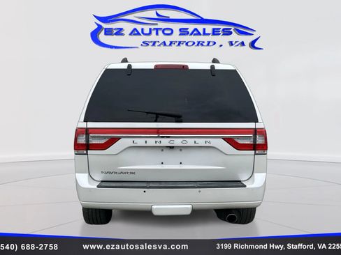Used 2017 Lincoln Navigator Select image 6