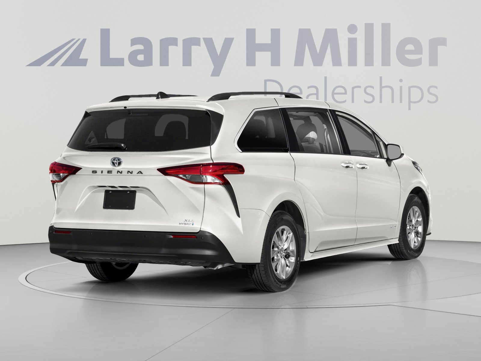 Used 2021 Toyota Sienna XLE w/ XLE Plus Package FWD image 2