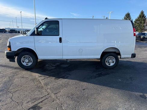 Used 2025 Chevrolet Express 2500 w/ Driver Convenience Package image 9