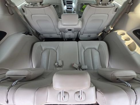 Used 2017 Chrysler Pacifica Limited w/ Advanced Safetytec Group FWD image 14