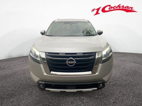 Used 2022 Nissan Pathfinder Platinum image 2