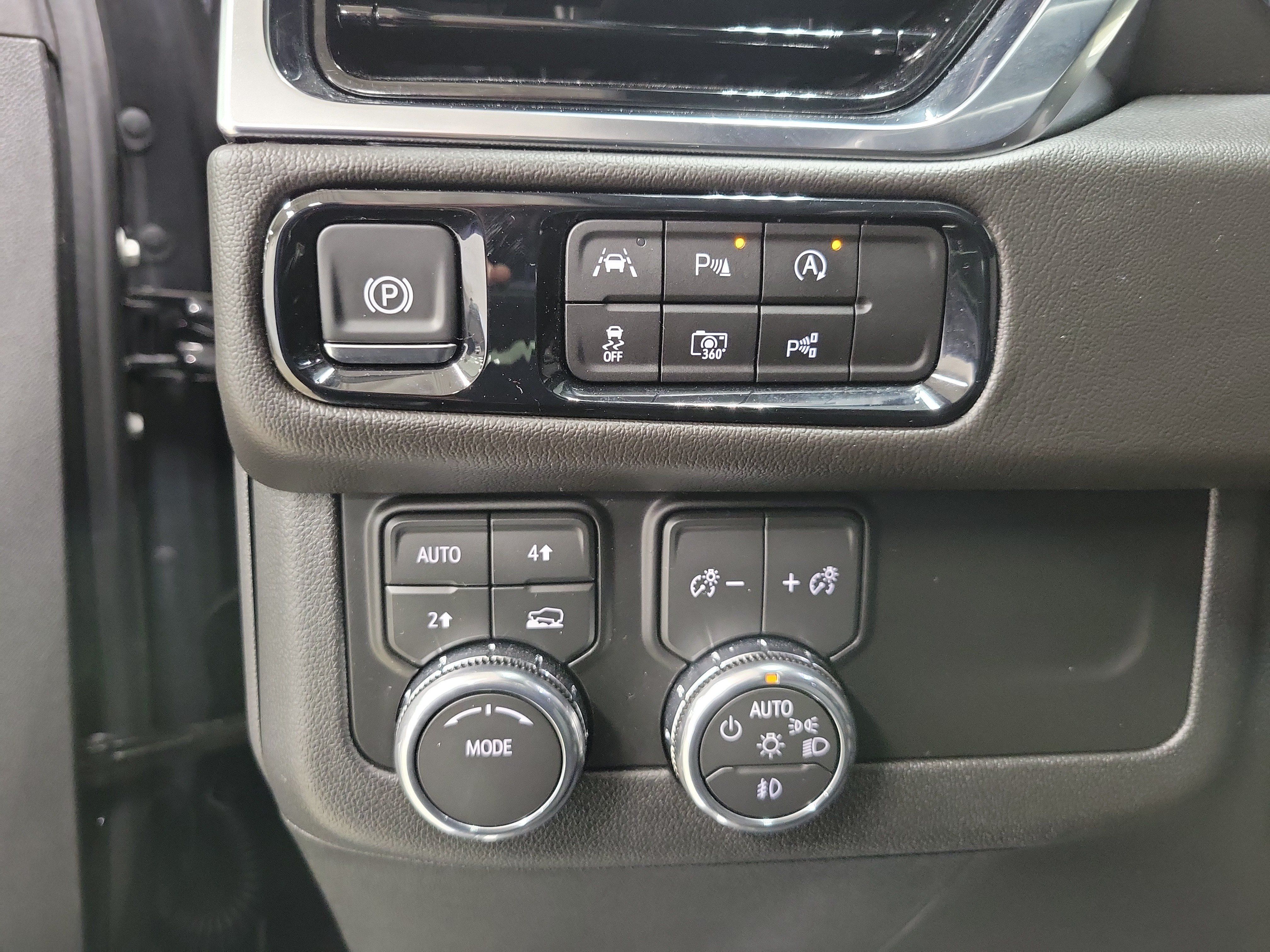 Used 2026 GMC Yukon Denali w/ Sun & Power Step Package AWD/4WD image 24
