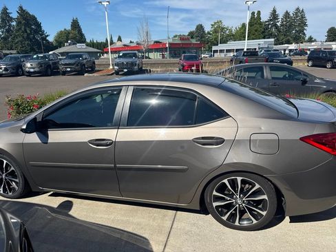 Used 2018 Toyota Corolla SE w/ Body Protection Package FWD image 3