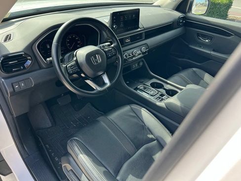Used 2024 Honda Pilot Touring image 15