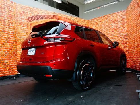 Certified 2025 Nissan Rogue SV AWD/4WD image 7