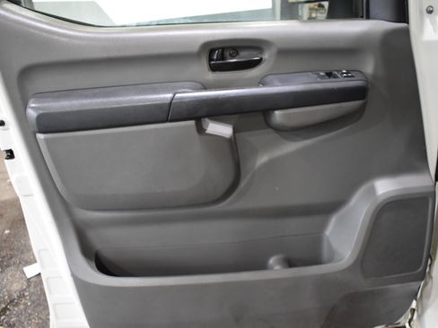 Used 2017 Nissan NV 2500 SV RWD image 8