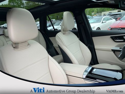 Used 2024 Mercedes-Benz GLC 300 4MATIC image 31