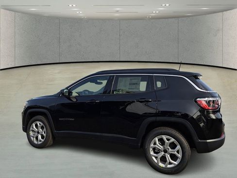 New 2026 Jeep Compass Latitude image 7