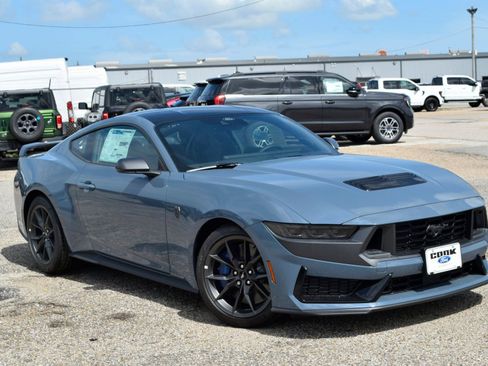 New 2025 Ford Mustang Dark Horse image 3