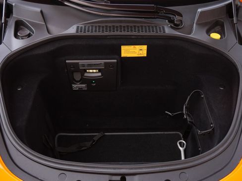 Used 2025 McLaren Artura Spider RWD image 19
