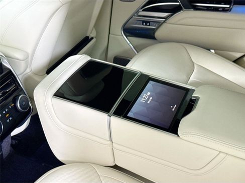 Used 2025 Land Rover Range Rover Autobiography image 27