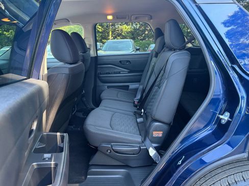 Used 2025 Nissan Pathfinder SV AWD/4WD image 27