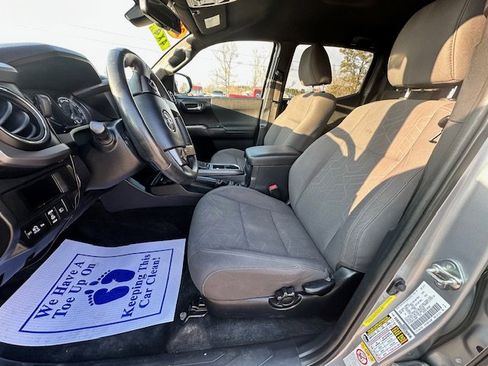 Used 2018 Toyota Tacoma TRD Off-Road image 10