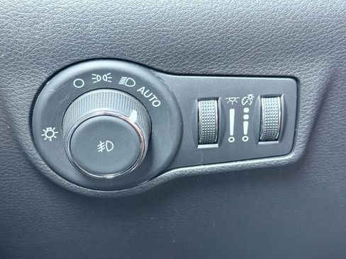Used 2025 Jeep Compass Limited AWD/4WD image 11
