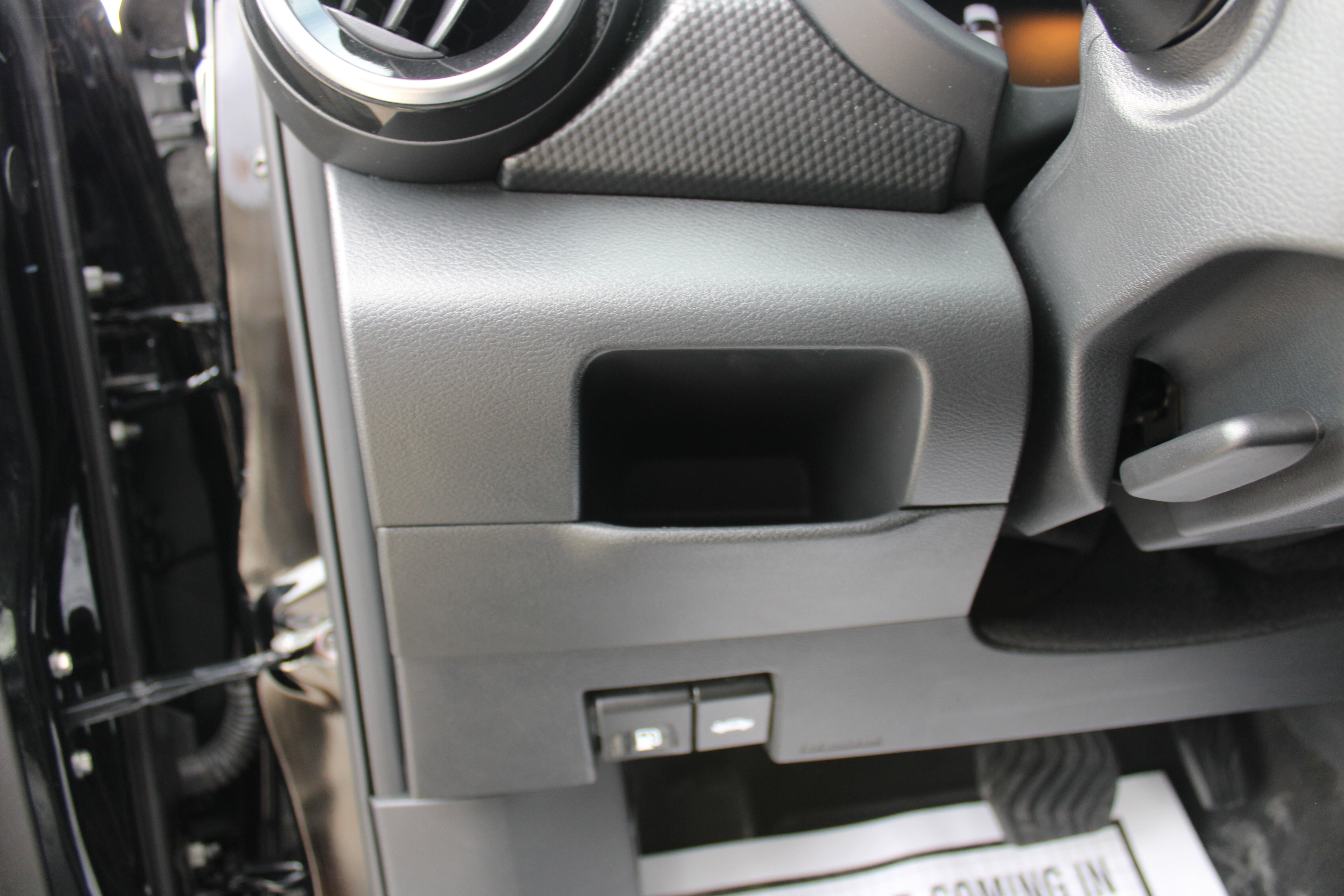 Used 2023 Nissan Kicks SV FWD image 13
