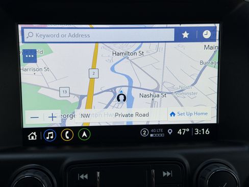 Used 2024 GMC Terrain SLT w/ Infotainment Package II image 4