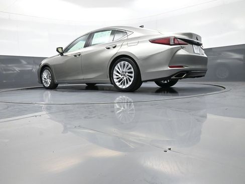 Used 2019 Lexus ES 350 w/ Accessory Package 2 FWD image 32