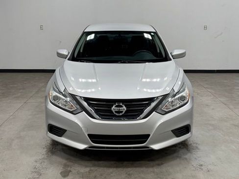 Used 2017 Nissan Altima 2.5 S w/ Power Driver Seat Package image 4