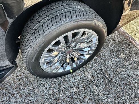 New 2026 GMC Yukon XL Denali w/ LPO, Floor Liner Package image 12