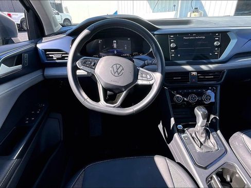 Used 2024 Volkswagen Taos SE image 8