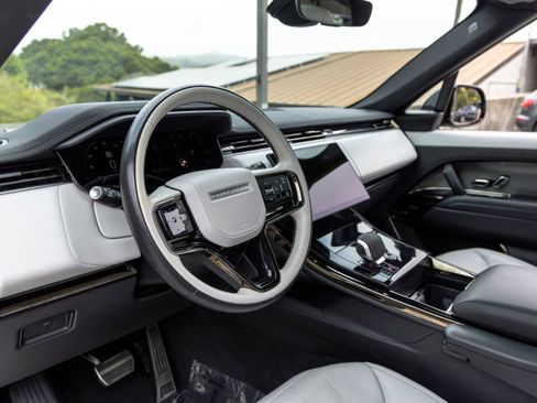 Used 2024 Land Rover Range Rover Sport Dynamic SE AWD/4WD image 4
