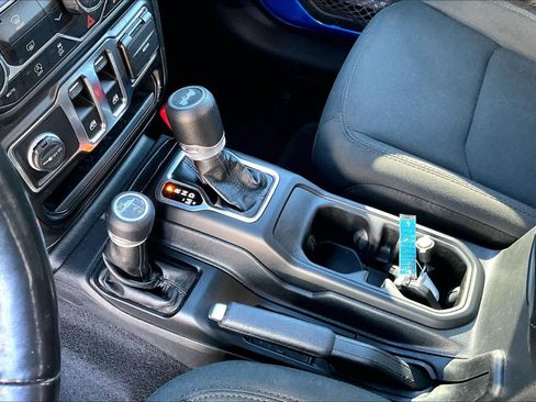 Used 2021 Jeep Wrangler Willys image 12