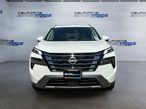 Used 2025 Nissan Rogue SL w/ Tech Package FWD image 2